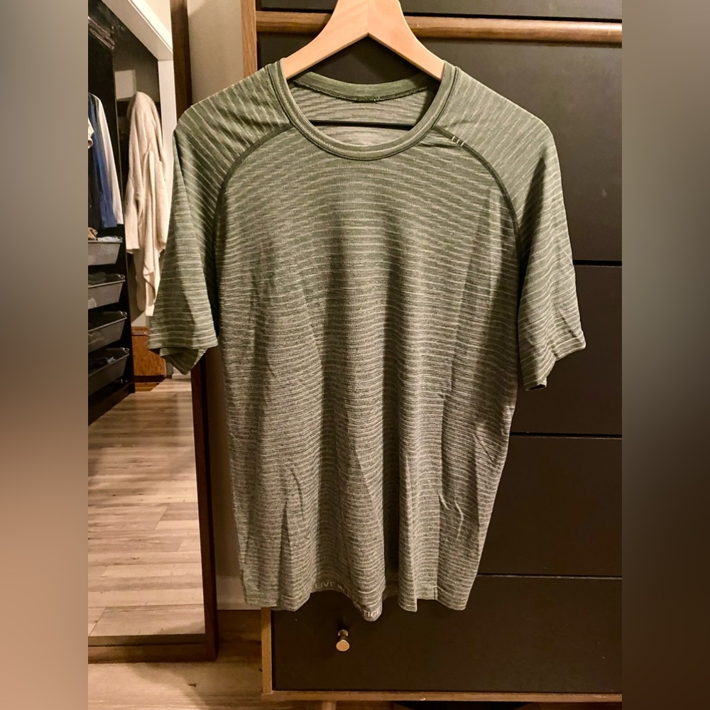 Mens Lululemon Workout T Shirt Size Large